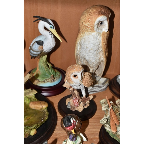 357 - A COLLECTION OF CERAMICS, GLASS WARE AND DECORATIVE FIGURES, to include a Whitefriars Dilly Duck in ... 