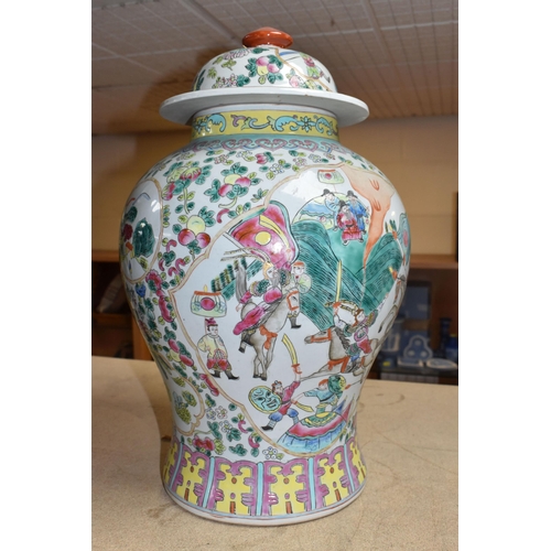 392 - A LARGE COVERED CHINESE GINGER JAR, a Chinese Famille Rose porcelain covered ginger jar, featuring b... 