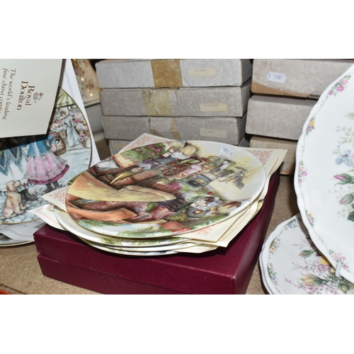 394 - A GROUP OF COLLECTORS PLATES AND CERAMICS, comprising of Royal Albert 'The Rose Garden Collection 19... 