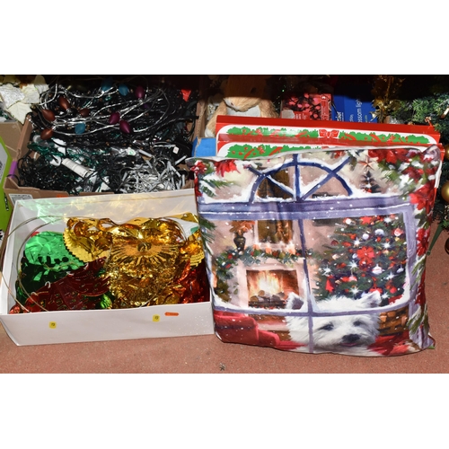 428 - EIGHT BOXES AND LOOSE CHRISTMAS DECORATIONS, to include a small number of vintage glass baubles, inc... 