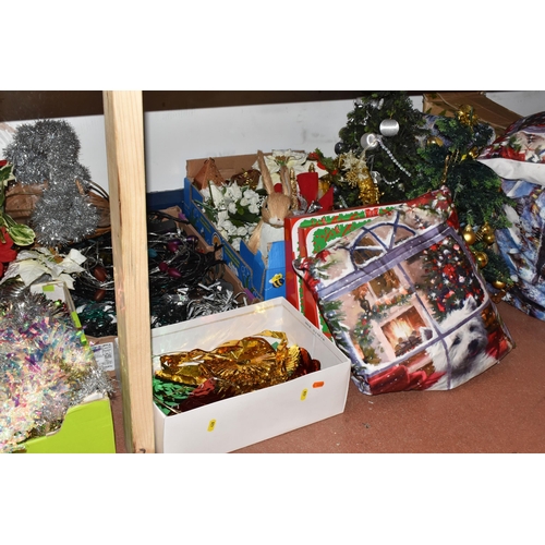 428 - EIGHT BOXES AND LOOSE CHRISTMAS DECORATIONS, to include a small number of vintage glass baubles, inc... 