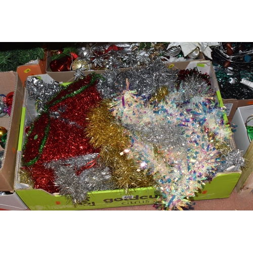 428 - EIGHT BOXES AND LOOSE CHRISTMAS DECORATIONS, to include a small number of vintage glass baubles, inc... 