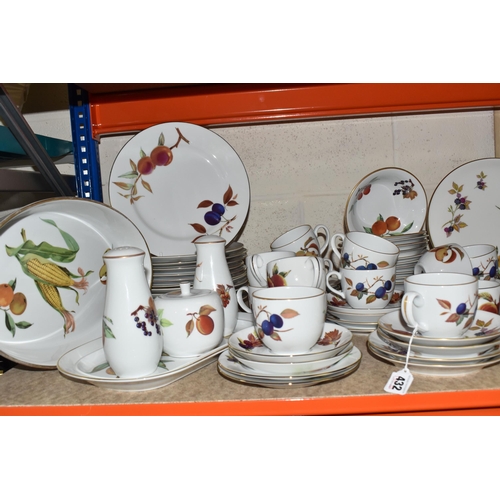 432 - A LARGE COLLECTION OF ROYAL WORCESTER EVESHAM DINNERWARE comprising one teapot (light staining to th... 