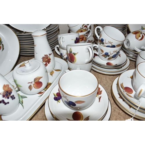 432 - A LARGE COLLECTION OF ROYAL WORCESTER EVESHAM DINNERWARE comprising one teapot (light staining to th... 