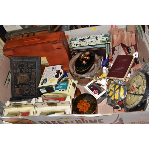 435 - THREE BOXES AND LOOSE MISCELLANEOUS ITEMS to include a wooden box containing assorted vintage Ral-Pa... 