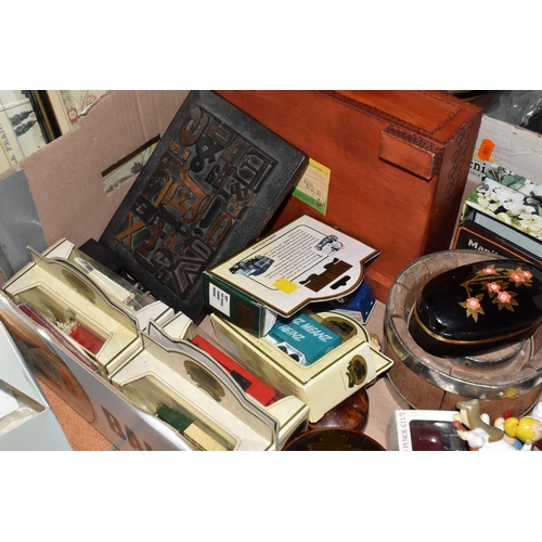 435 - THREE BOXES AND LOOSE MISCELLANEOUS ITEMS to include a wooden box containing assorted vintage Ral-Pa... 