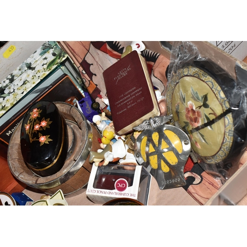 435 - THREE BOXES AND LOOSE MISCELLANEOUS ITEMS to include a wooden box containing assorted vintage Ral-Pa... 