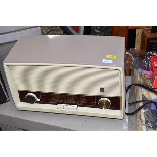 442 - A GROUP OF VINTAGE ELECTRONICS AND RELATED ITEMS, to include an Ultra 301 radio, serial no BQ5904, a... 