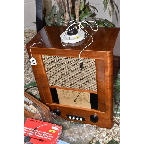 442 - A GROUP OF VINTAGE ELECTRONICS AND RELATED ITEMS, to include an Ultra 301 radio, serial no BQ5904, a... 