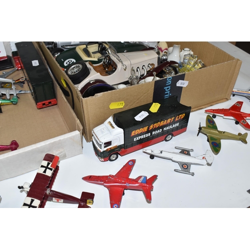 478 - A QUANTITY OF UNBOXED AND ASSORTED DIECAST AND PLASTIC AIRCRAFT MODELS, play worn condition Matchbox... 