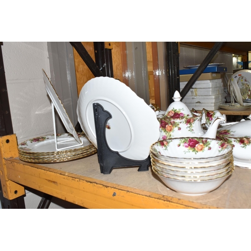 489 - A GROUP OF ROYAL ALBERT 'OLD COUNTRY ROSES' PATTERN DINNER AND TEAWARE, comprising a covered tureen,... 