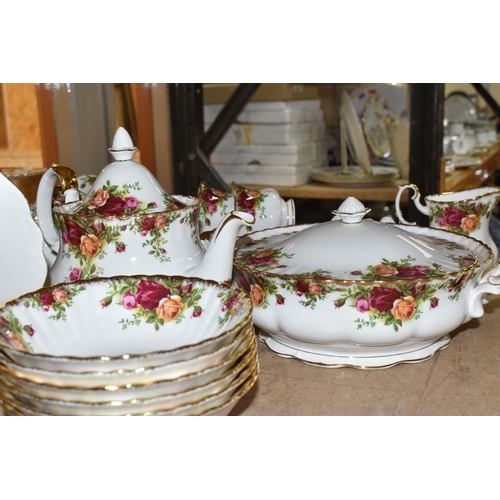 489 - A GROUP OF ROYAL ALBERT 'OLD COUNTRY ROSES' PATTERN DINNER AND TEAWARE, comprising a covered tureen,... 