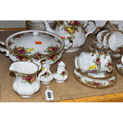 489 - A GROUP OF ROYAL ALBERT 'OLD COUNTRY ROSES' PATTERN DINNER AND TEAWARE, comprising a covered tureen,... 