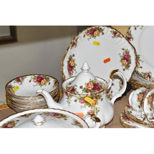 489 - A GROUP OF ROYAL ALBERT 'OLD COUNTRY ROSES' PATTERN DINNER AND TEAWARE, comprising a covered tureen,... 