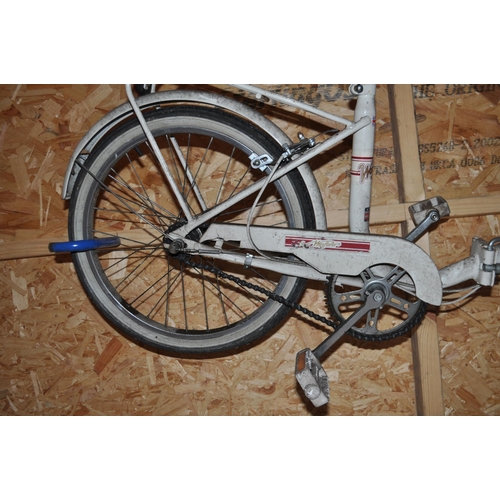 2 - A VINTAGE WAYFARER FOLDING BIKE with a 15in frame, three speed Sturmey Archer gears