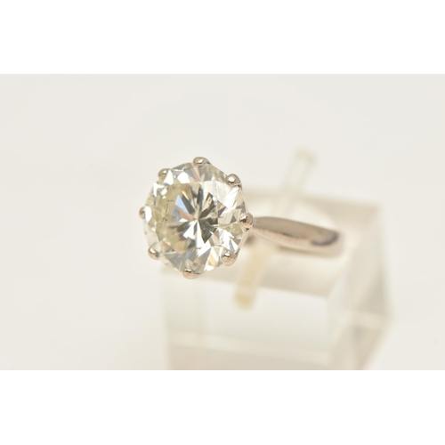 410 - A MODERN 18CT WHITE GOLD, DIAMOND SINGLE STONE RING, set with a round brilliant cut diamond, within ... 