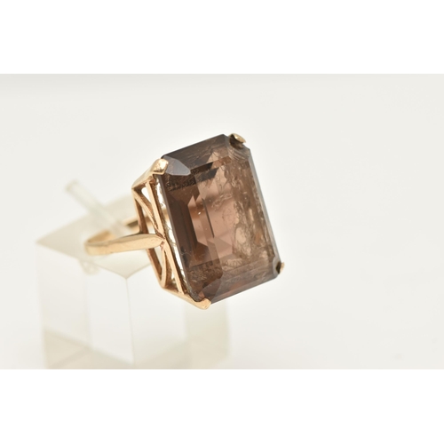 418 - A 9CT GOLD SMOKY QUARTZ DRESS RING, large rectangular cut smoky quartz, measuring approximately 20.0... 