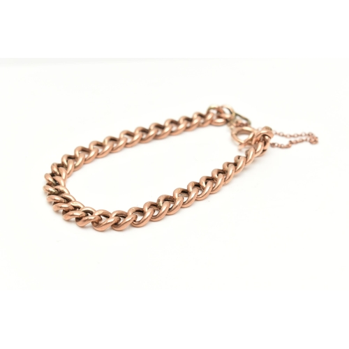 430 - AN EARLY 20TH CENTURY CHAIN BRACELET, a rose metal hollow curb link chain bracelet, fitted with a la... 