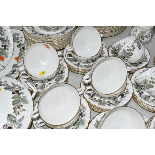 857 - ONE HUNDRED AND SEVENTEEN PIECE ROYAL WORCESTER DINNERWARE 'LAVINIA', pattern no. Z2821, comprising ... 