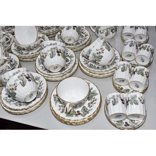 857 - ONE HUNDRED AND SEVENTEEN PIECE ROYAL WORCESTER DINNERWARE 'LAVINIA', pattern no. Z2821, comprising ... 