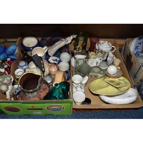 900 - FOUR BOXES AND LOOSE DECORATIVE CERAMICS AND GLASS ETC, to include Wedgwood green jasper wares, Ayns... 