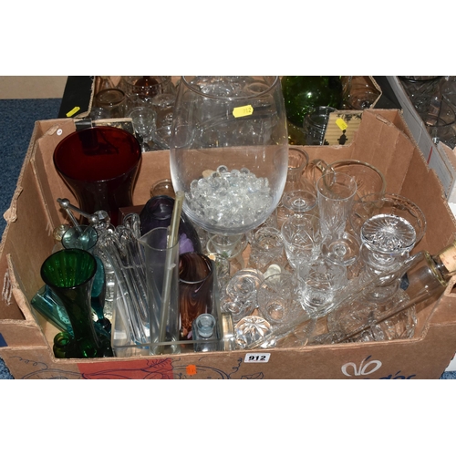 912 - THREE BOXES AND LOOSE GLASSWARE, to include a clear glass rolling pin, two boxed sets of four John L... 