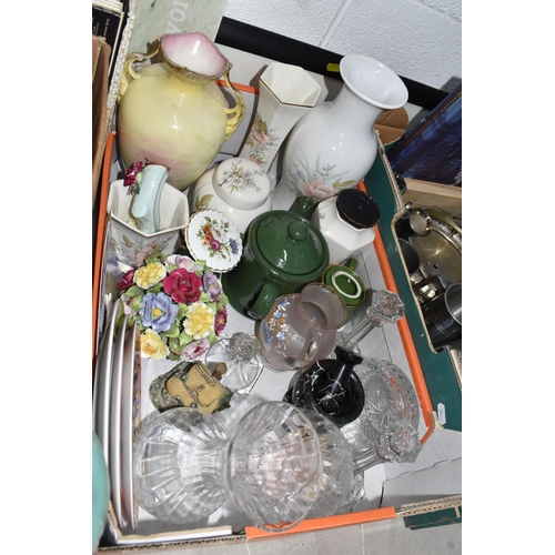 928 - THREE BOXES AND LOOSE MISCELLANEOUS ITEMS to include two mantel clocks comprising an Enfield clock w... 