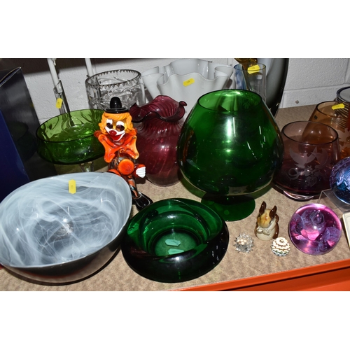 935 - A GROUP OF ASSORTED DECORATIVE GLASS ITEMS to include three paperweights comprising a Wedgwood 'Topa... 