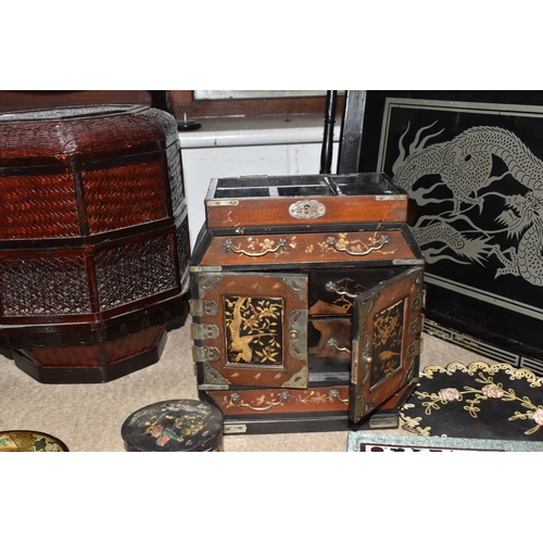 942 - A SMALL GROUP OF CHINESE ITEMS, comprising a traditional style wedding basket, a jewellery box missi... 