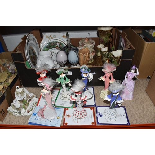 947 - A BOX AND LOOSE DECORATIVE ITEMS ETC, to include unboxed Lilliput Lane Cottages including illuminate... 