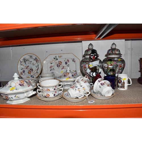 951 - A COLLECTION OF DINNERWARE AND DECORATIVE CERAMICS AND GLASS, to include Wedgwood Georgetown collect... 