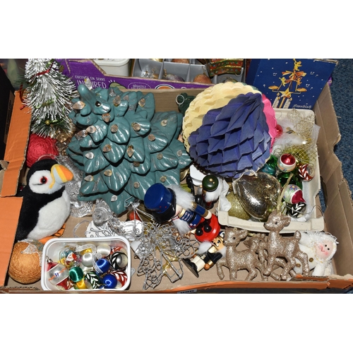 986 - FIVE BOXES AND LOOSE CHRISTMAS DECORATIONS, to include a ceramic Christmas tree, vintage and modern ... 