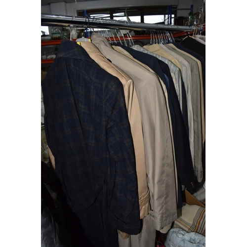 992 - TWO BOXES AND LOOSE CLOTHING, BLANKETS AND BEDDING, to include four vintage woollen blankets, a pale... 