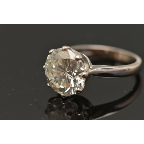 410 - A MODERN 18CT WHITE GOLD, DIAMOND SINGLE STONE RING, set with a round brilliant cut diamond, within ... 