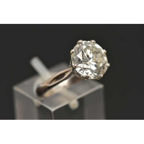 410 - A MODERN 18CT WHITE GOLD, DIAMOND SINGLE STONE RING, set with a round brilliant cut diamond, within ... 