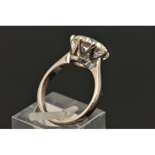 410 - A MODERN 18CT WHITE GOLD, DIAMOND SINGLE STONE RING, set with a round brilliant cut diamond, within ... 