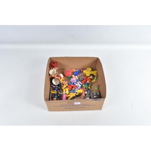 20 - A QUANTITY OF ASSORTED VINTAGE TOYS AND FIGURES ETC., to include unboxed Marx Rolykins Batman, 4 x u... 