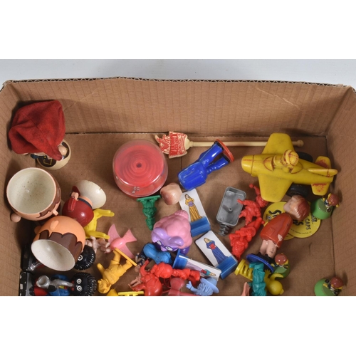 20 - A QUANTITY OF ASSORTED VINTAGE TOYS AND FIGURES ETC., to include unboxed Marx Rolykins Batman, 4 x u... 