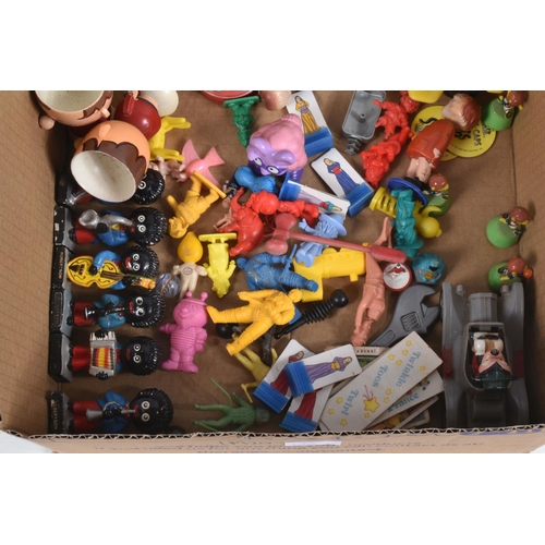 20 - A QUANTITY OF ASSORTED VINTAGE TOYS AND FIGURES ETC., to include unboxed Marx Rolykins Batman, 4 x u... 