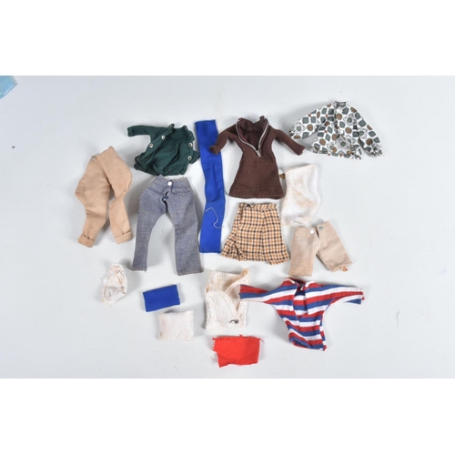 36 - A QUANTITY OF PEDIGREE SINDY CLOTHING AND ACCESSORIES, clothing to include Weekenders, Country Walk,... 