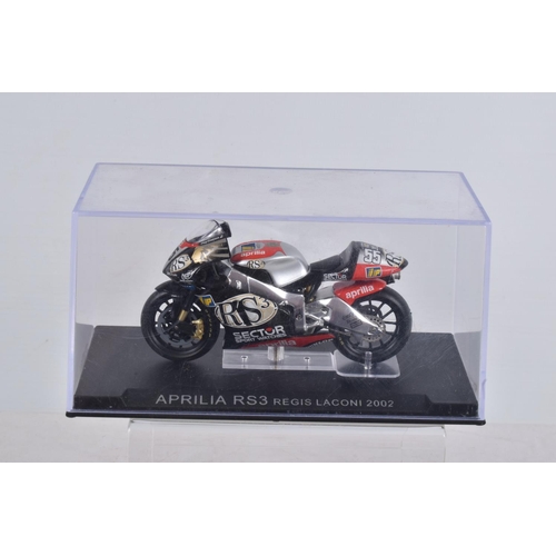 58 - A COLLECTION OF BOXED DeAGOSTINI AND MAISTO DIECAST MODEL MOTORCYCLES, to include seven DeAgostini m... 