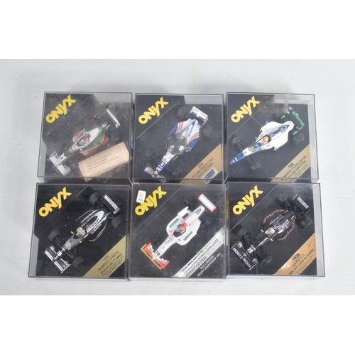 75 - A QUANTITY OF 1:43 SCALE DIECAST MODEL F1 RACE CARS IN THEIR PERSPEX CASE, to include 20 ONYX models... 