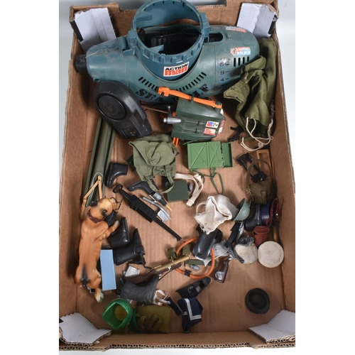 80 - A QUANTITY OF UNBOXED AND ASSORTED PALITOY ACTION MAN FIGURES, CLOTHING, ACCESSORIES AND VEHICLES, o... 