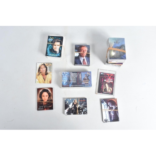 87 - A COLLECTION OF TV SERIES AND FILM  COLLECTORS CARDS, to include a Topps Season Three 3-D Hologram '... 