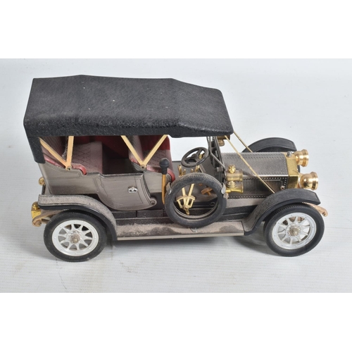 104 - AN UNBOXED FRANKLIN MINT 1925 ROLLS-ROYCE SILVER GHOST, 1/24 scale, appears complete and in good con... 