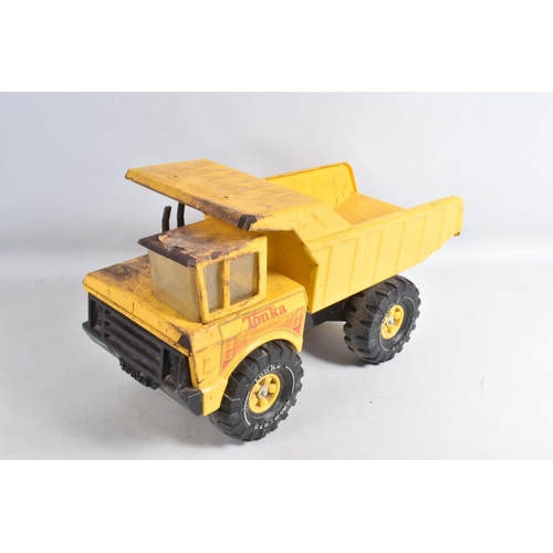 116 - FOUR ITEMS OF MIGHTY TONKA TOYS CONSTRUCTION EQUIPMENT, two articulated Loading Shovels, Lorry/Truck... 