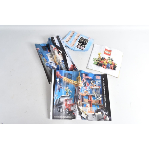 117 - A LARGE QUANTITY OF UNBOXED AND ASSORTED LOOSE MODERN LEGO AND MEGA BLOKS ITEMS, to include parts fr... 