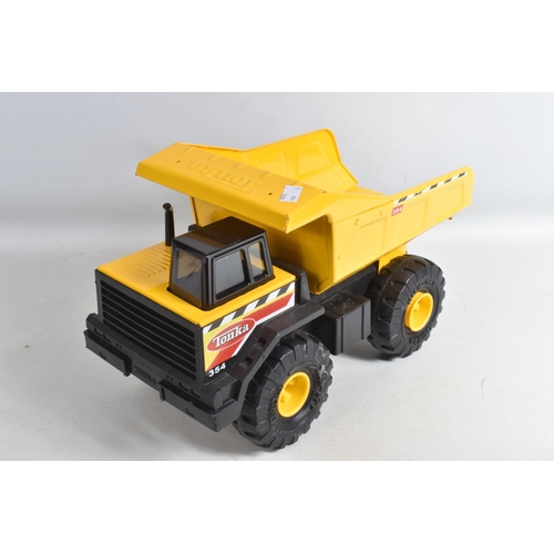 118 - FOUR MIGHTY TONKA TOYS DUMPER TRUCKS, all are later versions with plastic chassis, all in playworn c... 