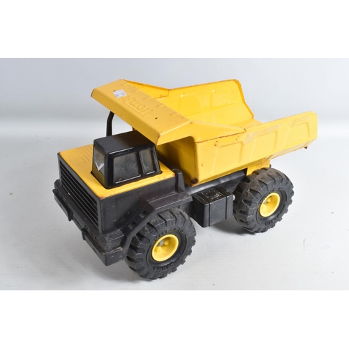 118 - FOUR MIGHTY TONKA TOYS DUMPER TRUCKS, all are later versions with plastic chassis, all in playworn c... 