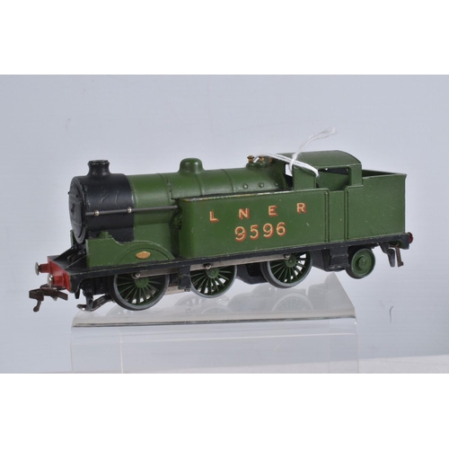 121 - TWO BOXED EARLY POST-WAR HORNBY DUBLO LOCOMOTIVES, Class N2 Tank Locomotive, No.9596, L.N.E.R. green... 